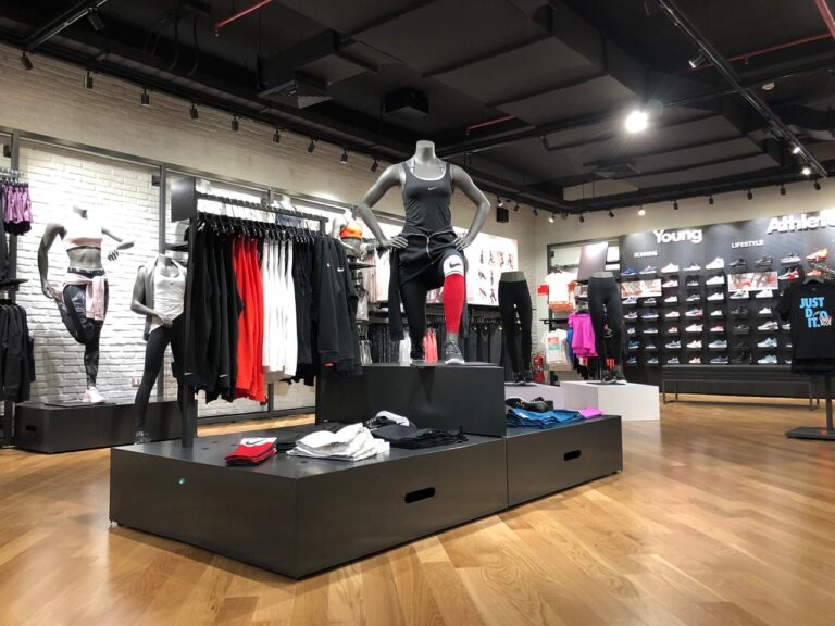 12 Nike Imperio