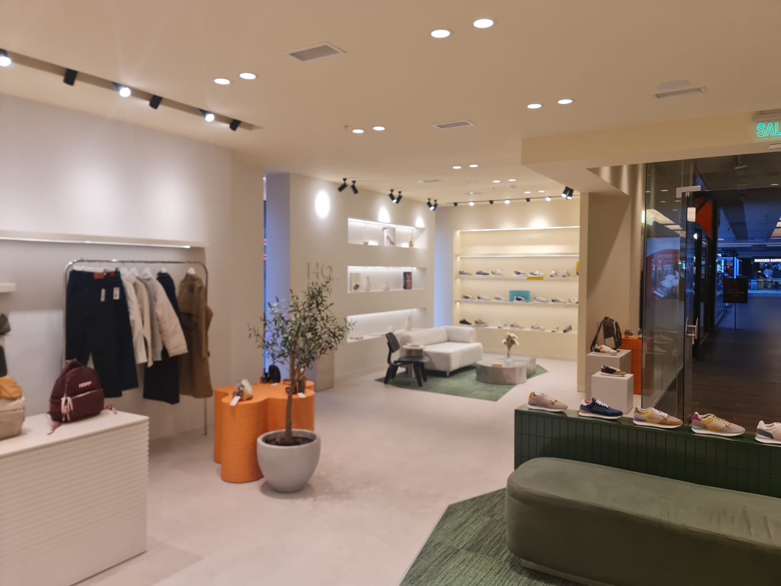 4 HOFF Costanera Center