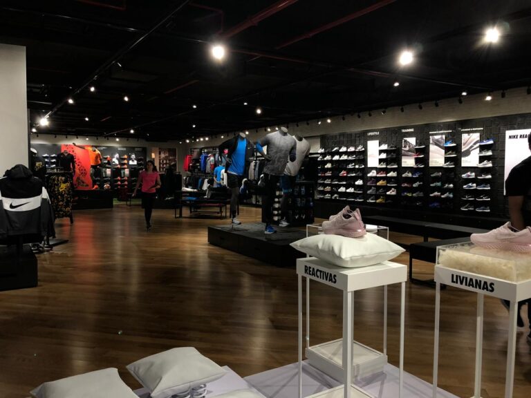 6 Nike Imperio