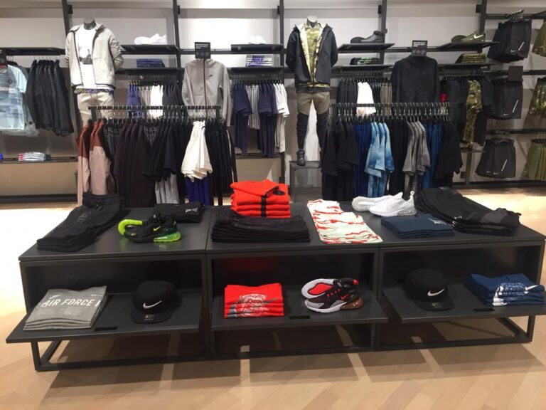 9 Nike Marina