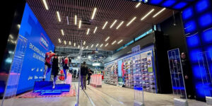 Integración de pantallas LED en tiendas comerciales desarrolladas por Urbina Group